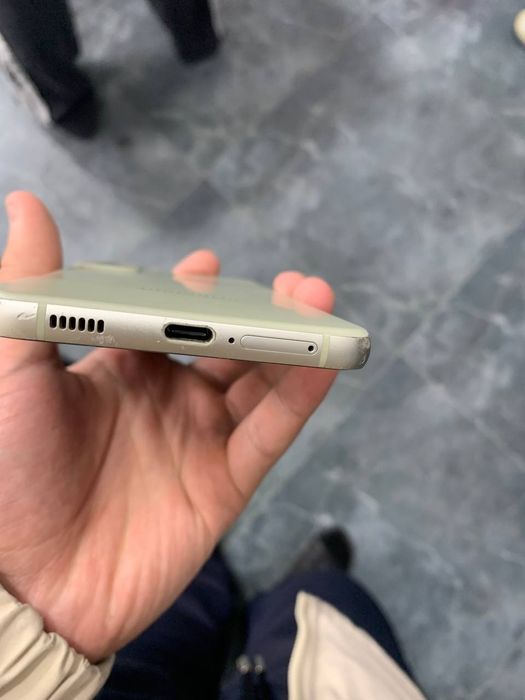 Samsung s21 FE telefoni