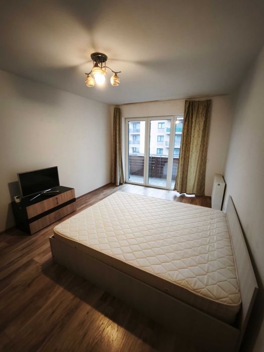 Garsonieră de închiriat – Tractorul, Brașov | Terasă + Parcare | 350 €