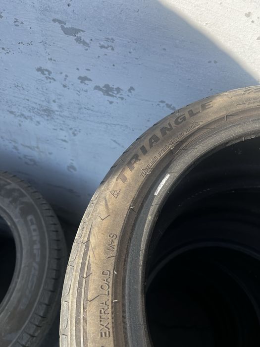 Продам 2 баллона 215/45/17