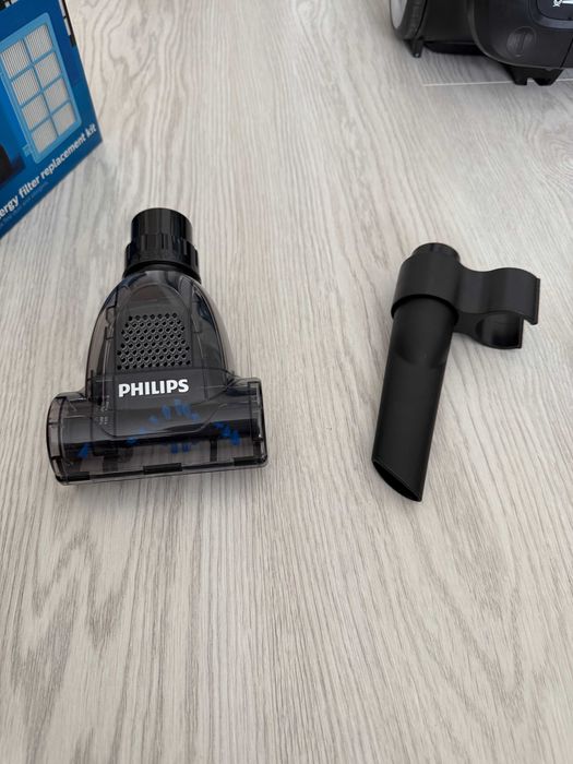 Прахосмукачка Philips 5000 series 900W + нови филтри