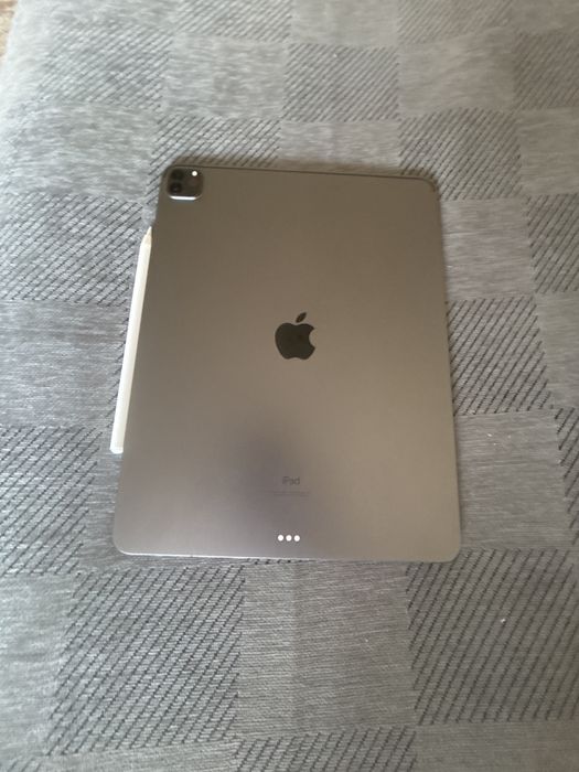 Продам iPad Pro M1 12,9 на 128 Гб