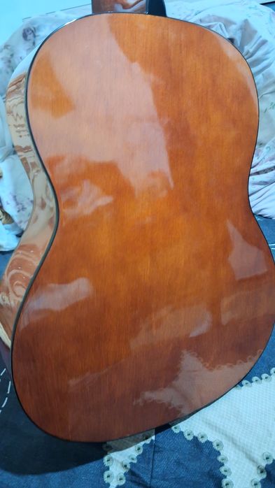 Продаётся гитара Yamaha s70