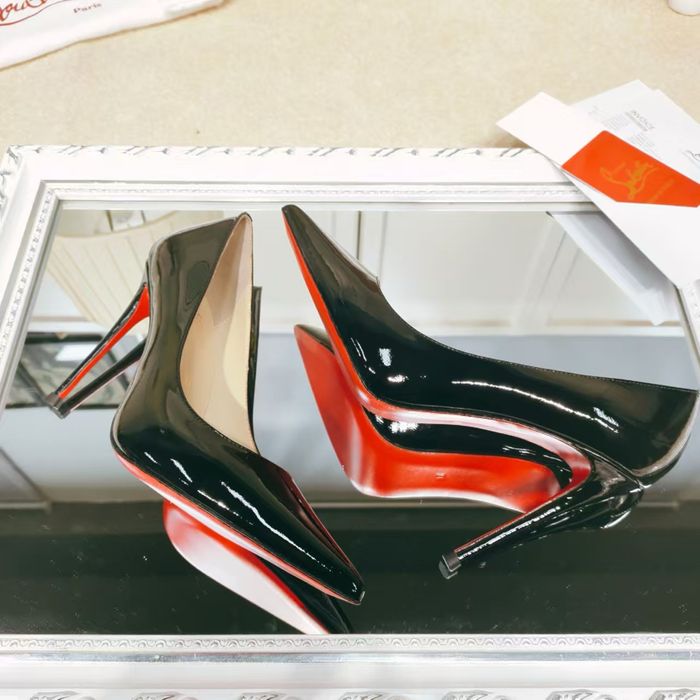 Christian Louboutini  Red bottom токчета