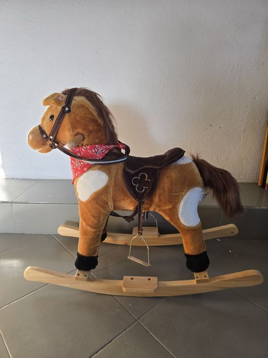 Дървено конче люлка