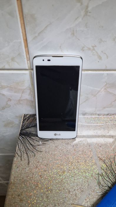 LG telefon culoare alb