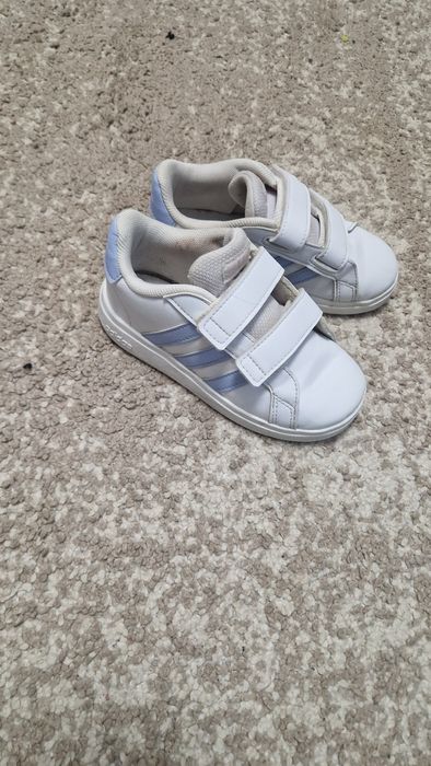 Vand adidas pt copii nr 26