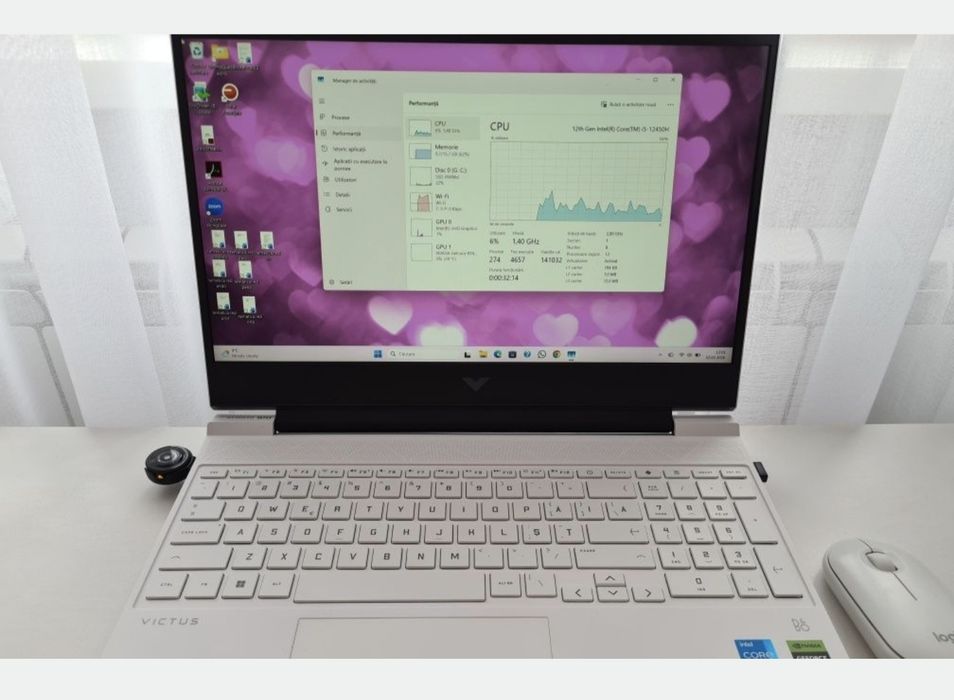 Laptop HP Victus alb gaming