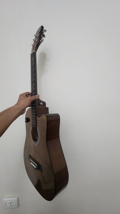 Akustik gitara holati alo