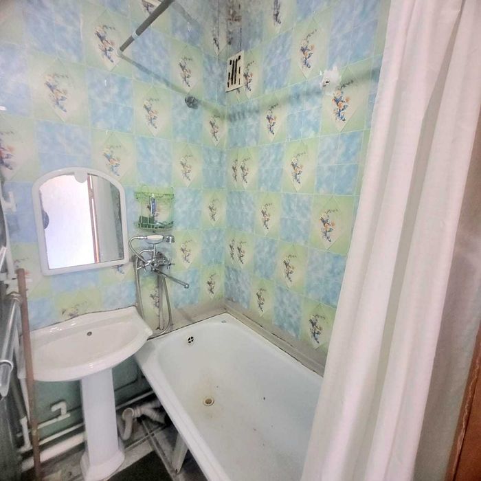 Продам 3 комнатную 4 микрорайон