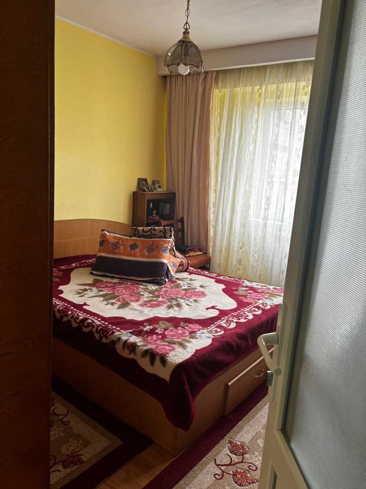 Vand apartament 3 camere decomandat,zona casa de cultura