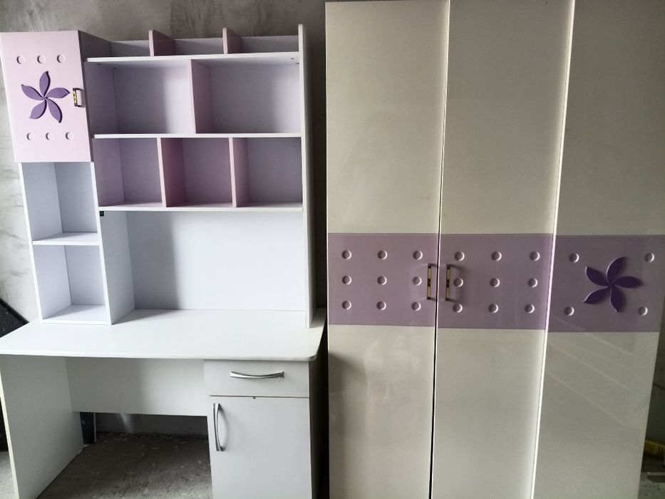 Продам гарнитур подростковый.