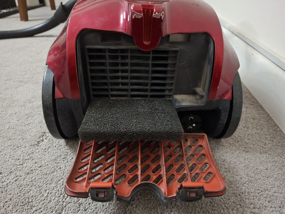 Пылесос мешковой Sirius SRV-1650RD для сухой уборки