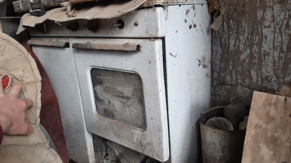 3 go'zli gaz plita sotiladi