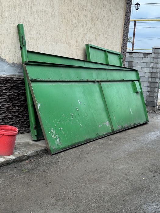 Железный забор и ворота