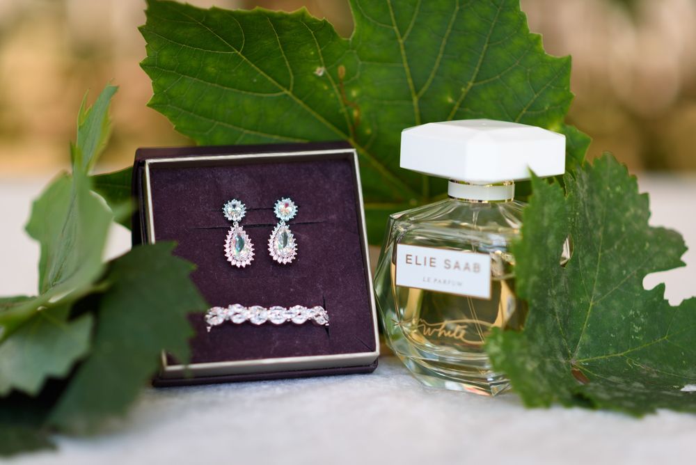 Bijuteri: cercei și brățara elegante