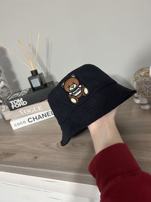 Черна Шапка Moschino