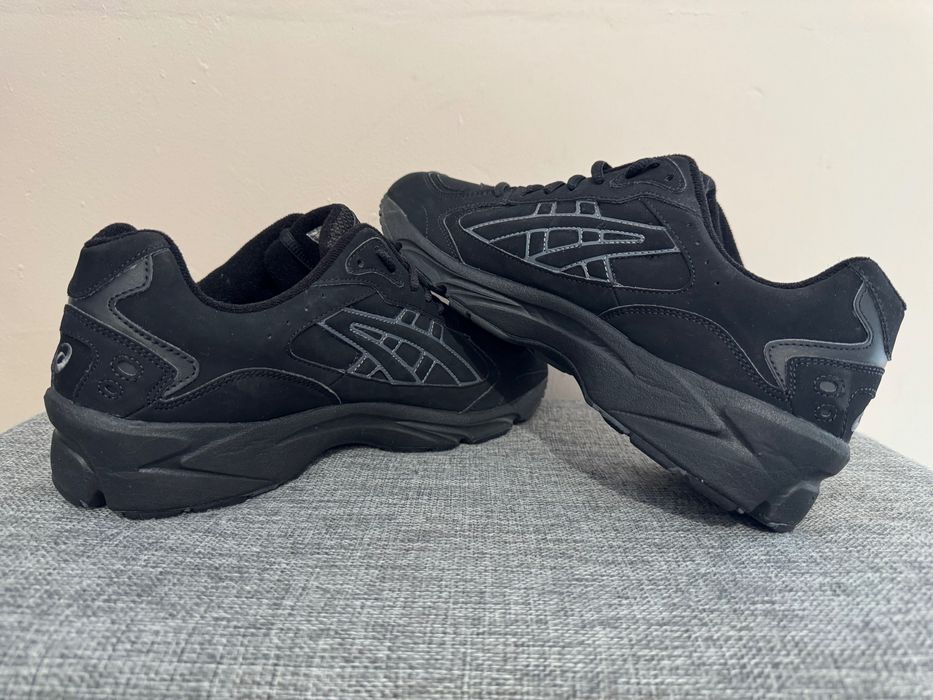 Мъжки маратонки ASICS.