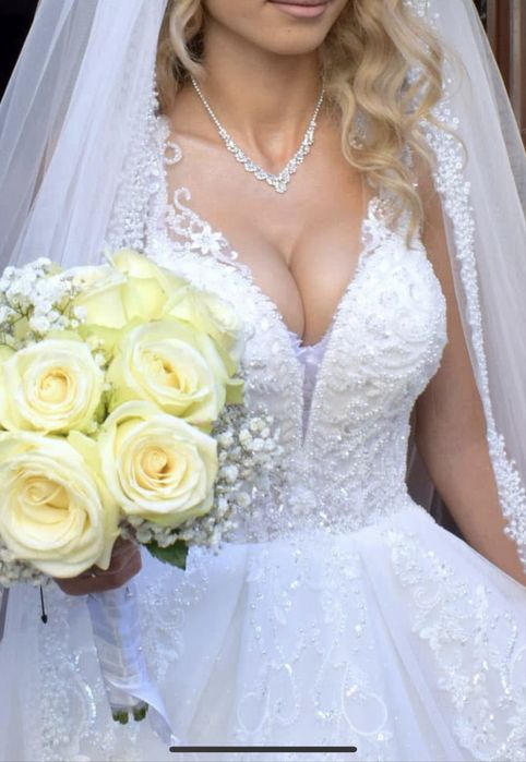 Vand rochie ce mireasa