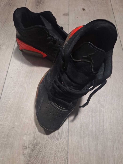 Adidasi purtati stare foarte buna ( din cauză lumini se vad asa culori