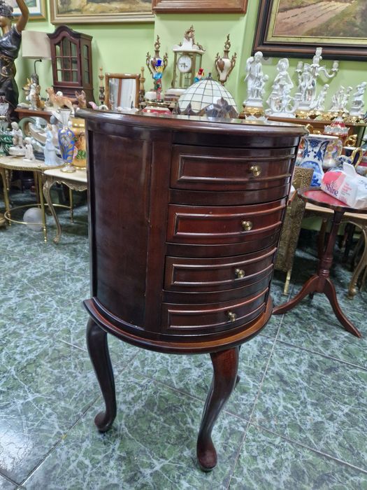 Уникална антикварна конзолна масичка за бижута