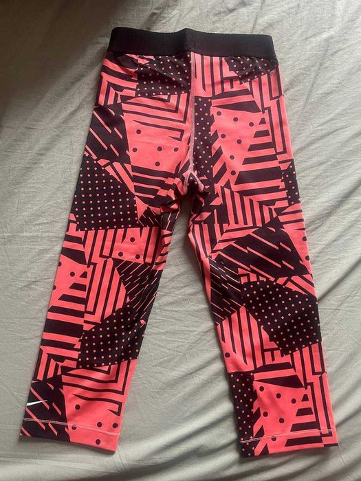 Продавам клин на NIKE XS/S
