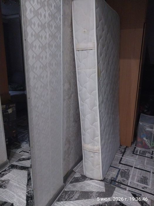 Шифонер(210×135) +кровать(95×180), матрас ортопедический , б/у.