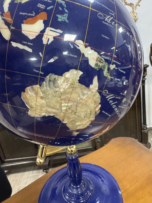 Glob pamantesc cu sidef si pietre semi-pretioase