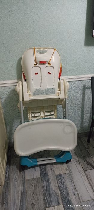 продам,столик для кормления