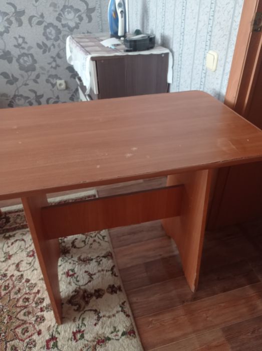 Продам обеденный стол