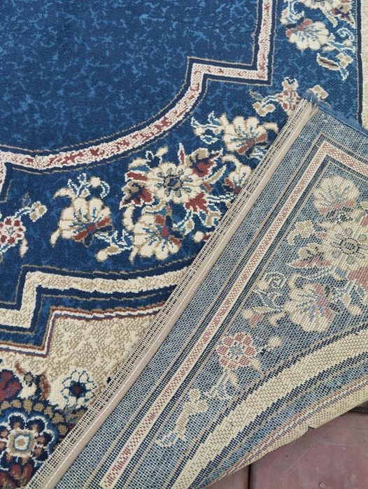 Ковер синий хорошем состоянии