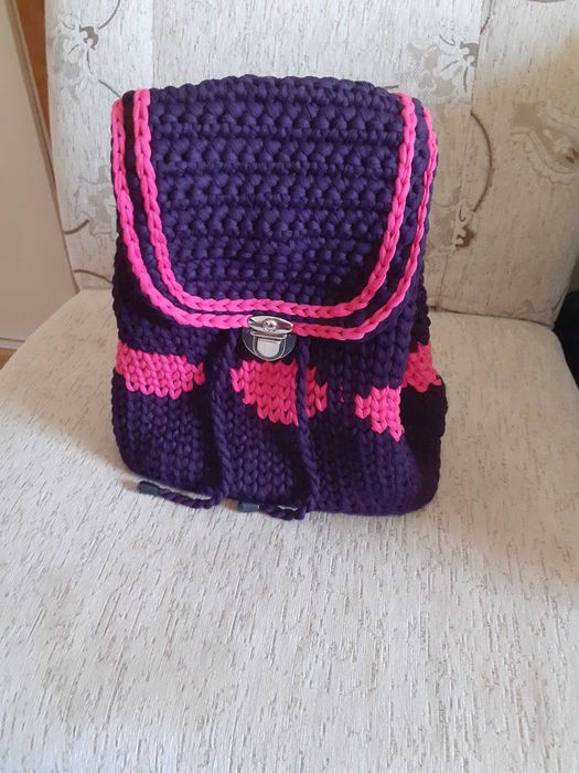 Продавам ръчно изработени дамски чанти