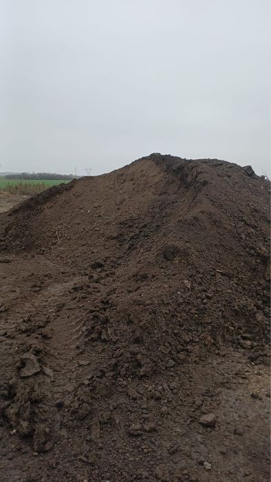 Vând mraniță și pământ negru de grădină