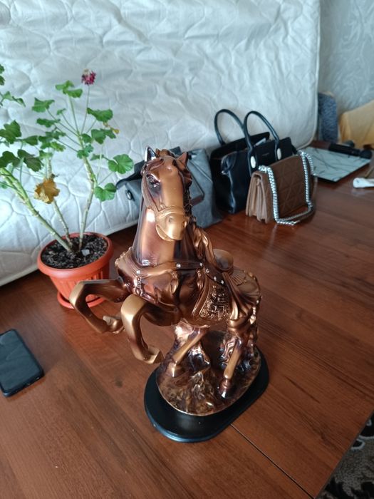Продается статуя лошади