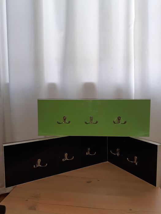 Продам вешалки 2 шт