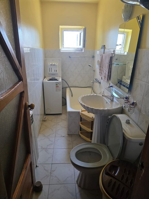 Inchiriez apartament zona Gardu Rosu