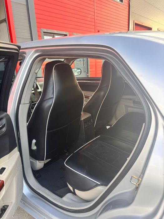 Срочно продам крайслер 300с