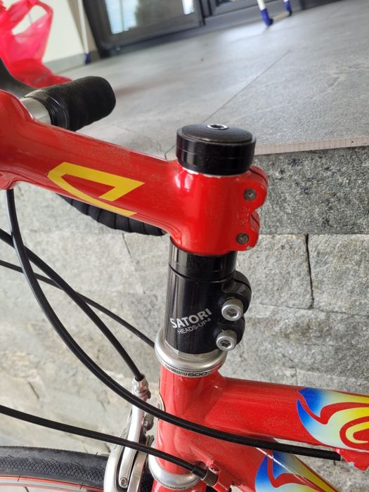 Vand bicicleta de asfalt (cursieră)