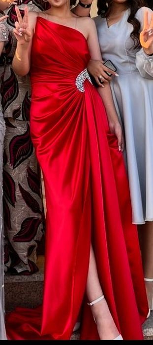 Красное платье от JIVAGO