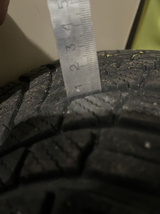 Зимни гуми Bridgestone 195/65/15-4 броя