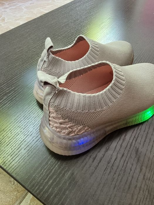 Adidasi cu luminite Sinsay marimea 30