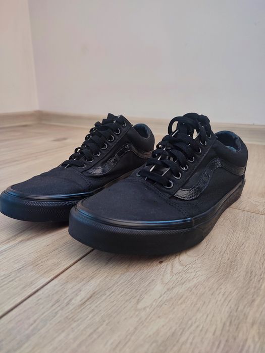 Продавам оригинални обувки Vans Old Skool