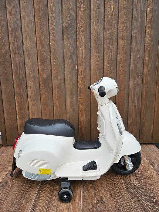 Vespa Motocicleta Electrica pentru Copii Baterie 6V Faruri si Claxon 18-36 luni Alba