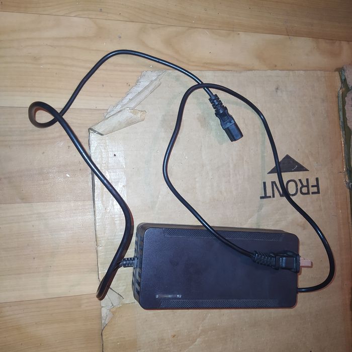 Зарядка для электрасамаката