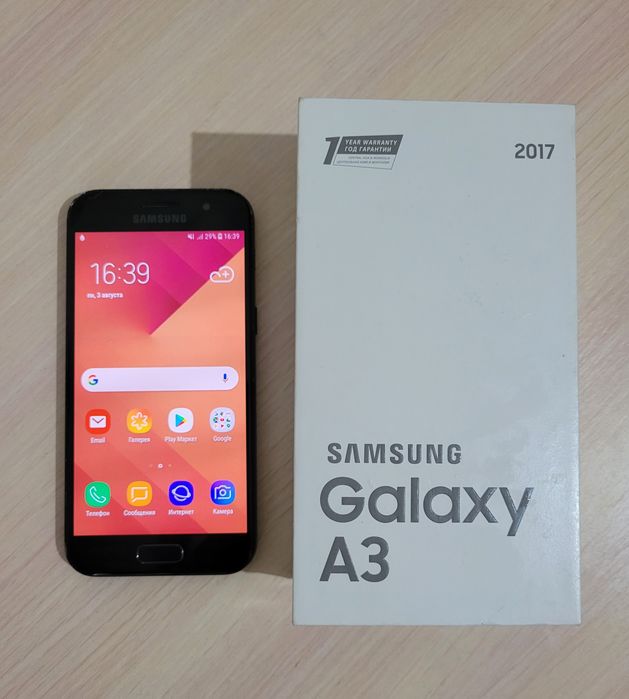 Продаю Samsung A3 (2017)