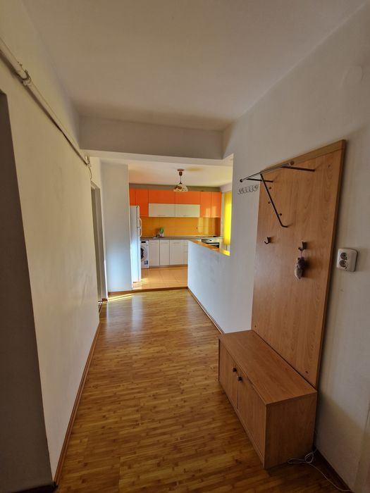 Apartament cu 3 camere de închiriat-Zona 1 Mai
