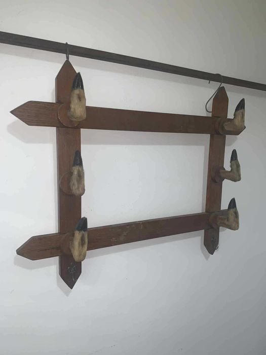 Suport de perete pentru arme