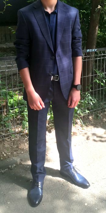 Tinuta completa. Costum DS Damat, tricou elegant Massimo Dutti, pantofi adolescenti