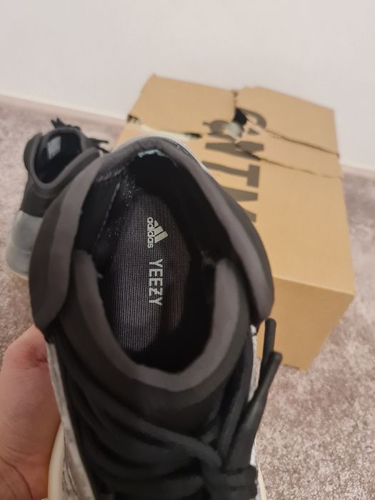 Vând - ghete adidas Yeezy Boost Quantum - originali