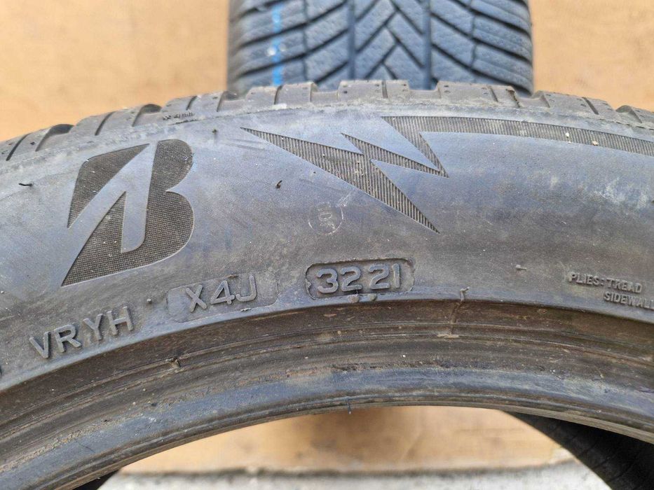 2 Bridgestone R20 285/45 Зимни гуми  DOT3221