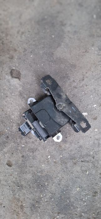 Încuietoare portbagaj ford focus